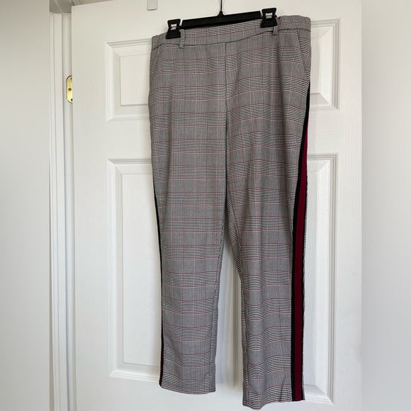 Zara Size medium cropped pant. Black, white and merlot colour check - Picture 1 of 5
